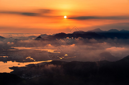 巴西里约热内卢日落Sunset的BaradaTiju图片