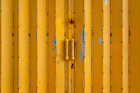 黄色金属门图片