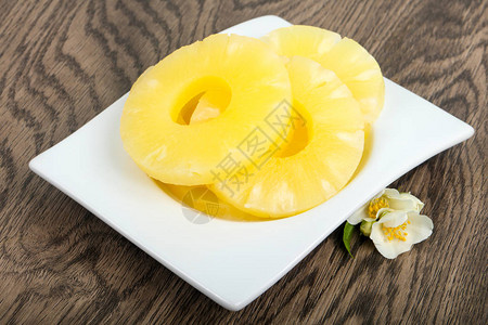 碗里的菠萝罐头圈图片