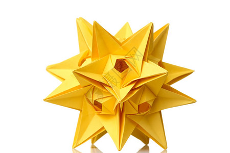 黄星折纸雕像在白色背景上被孤立图片