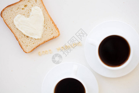 早餐三明治以心脏的形式加奶酪早安标志图片