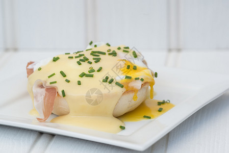 本尼迪克特烤鸡蛋英国松饼火腿偷鸡蛋和美味图片