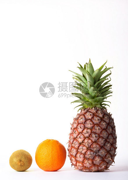 新鲜的菠萝多汁的橙子和甜猕猴桃图片