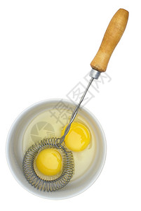 盘子和搅拌器里有粗蛋用木柄图片