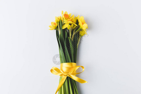 美丽的花朵黄丝带在图片