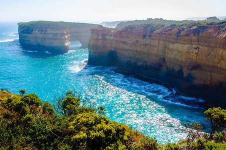 十二使徒岩是澳大利亚维多利亚大洋路旁坎贝尔港公园海岸的背景图片