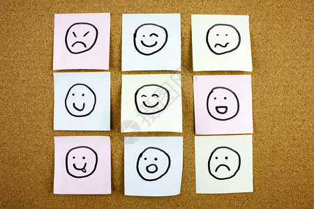 一张黄色的便签贴在它上面写着标题词皱巴的便签表情符号黑色分机固定