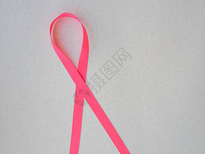 作为女性抗击乳腺癌的粉红色丝带标志图片