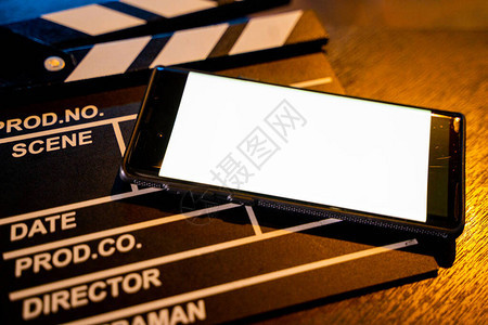 空白色亮屏电影拍板的手机互联网电话上流媒图片
