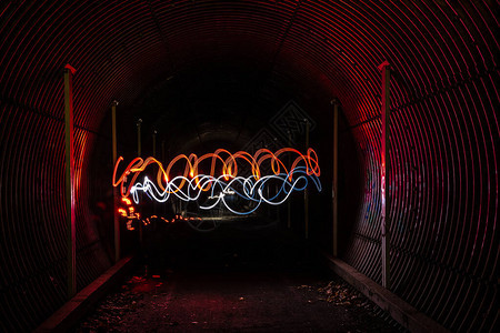 隧道中的光绘图片