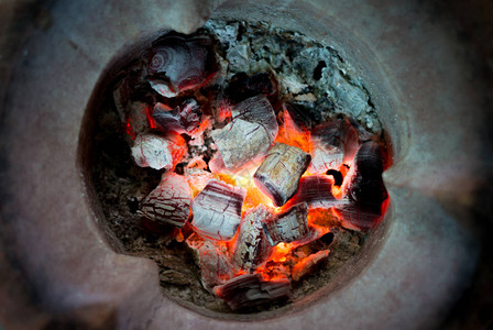 传统的烧煤炭炉灶用图片