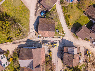 瑞士农村地区道路更新和地下电缆建设图片