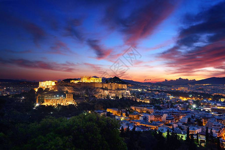 雅典天际线日出从希腊山顶看云图片
