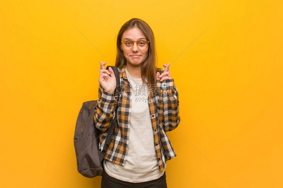 年轻女学生因运气好而交图片