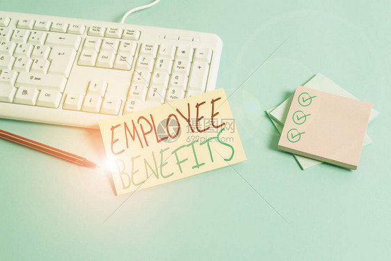 显示员工福利的概念手写概念意味着支付给员工的间接和非现金补偿纸蓝色键盘办公室学习笔记本图图片