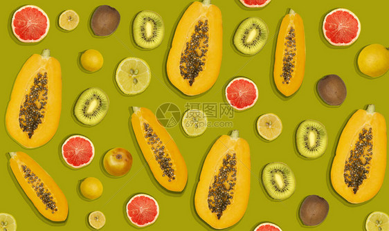 木瓜和葡萄果相片与黄色复制空间图片