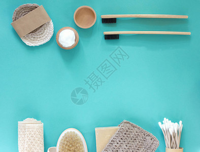 天然自我护理产品环保浴室和水疗配件零废物概念竹牙刷毛巾肥皂图片