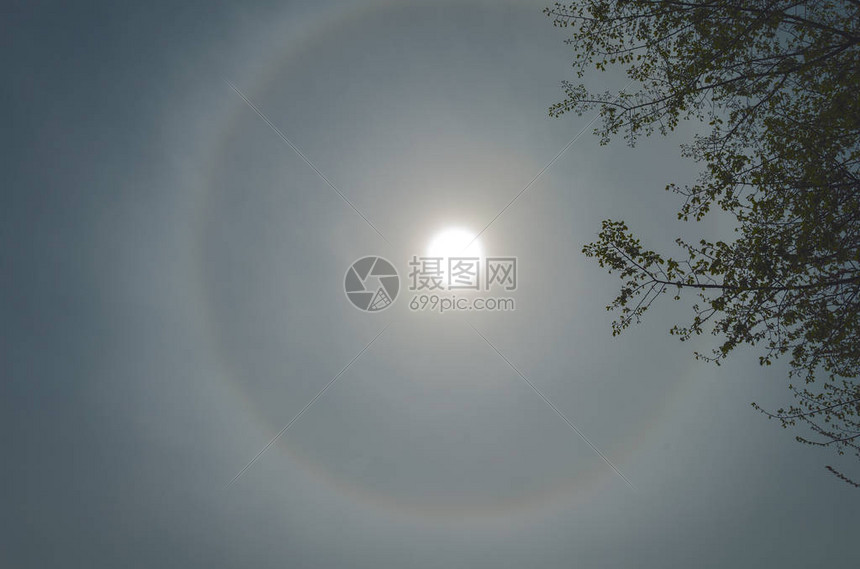 2017年4月18日乌克兰天上反常现象高清图片下载-正版图片503702677-摄图网