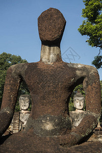 泰国北部甘烹碧府甘烹碧镇历史公园的玉佛寺像背景图片