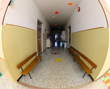学校的长走廊没有图片