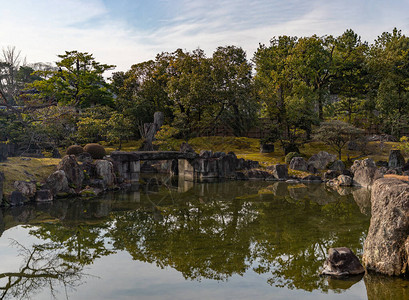 尼霍城堡建筑群内花图片