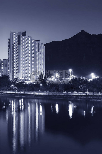 香港市夜间高楼民宅建筑图片