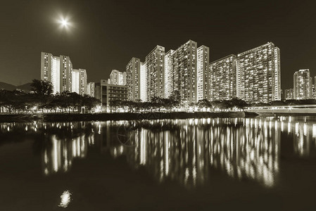 香港市夜间公用房地产住宅大楼高图片