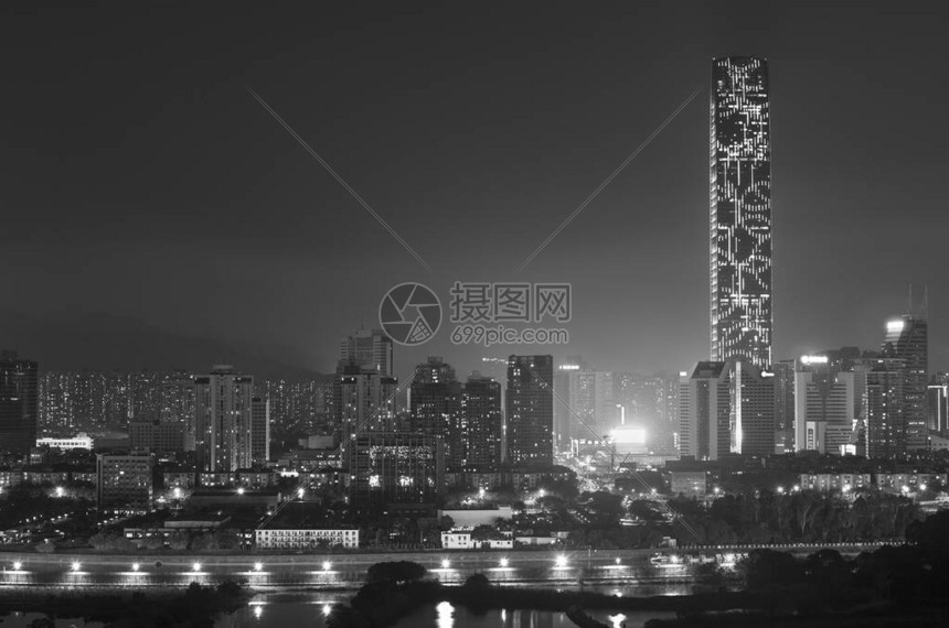 深圳市的天线在黄昏时从香图片