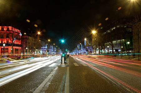 巴黎法兰西大道灯光明亮旅游目的地是背景图片