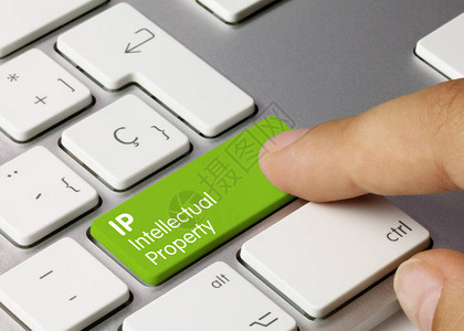 在金属键盘的绿键上写入IP知识产权图片