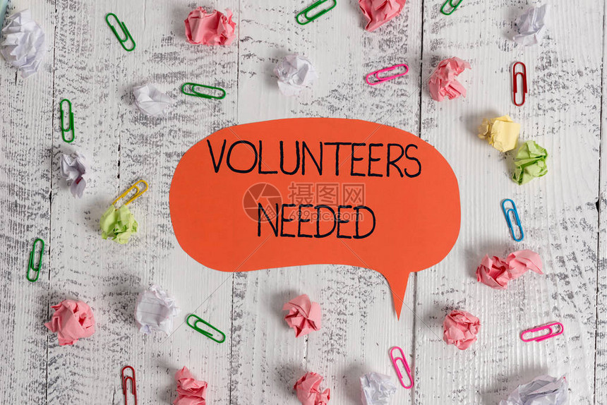 写笔记显示需要志愿者需要工作或帮助组织而无需支付报酬的商业概念空白语音气泡纸球夹木制图片