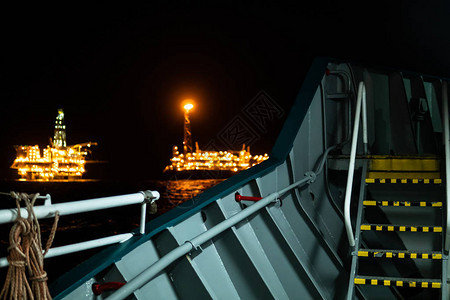 石油平台钻井平台附近的FPSO油轮海洋石油和天然气工业海图片
