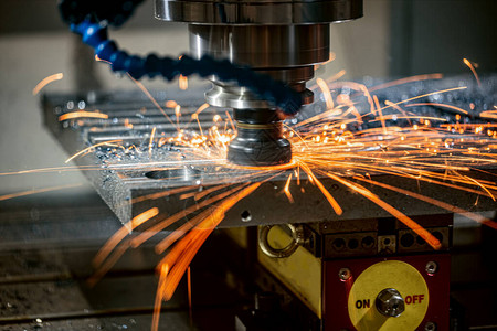 金属加工数控车床铣切割金属现代加工技术铣削是使用旋转刀具通过将刀具推进工件来去除材背景图片