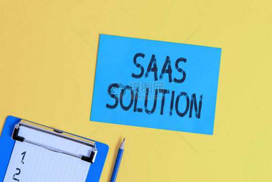 显示Saas解决方案的概念手写提供对软件剪贴板的访问的概念意义软件交付方法持有纸张方形图片