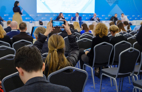 论坛,,会议观众聆听商业会议演讲人背面背景