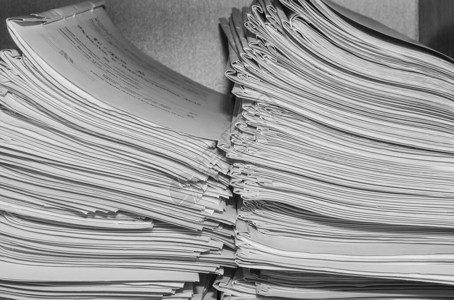 中的纸质文件档案室货架上的文件衣柜里的办公室架子上堆满了文背景