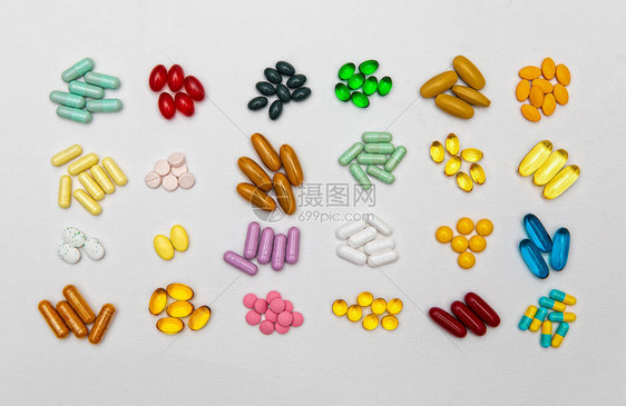 一组各种药品丸不同尺寸的多种药片和胶囊图片