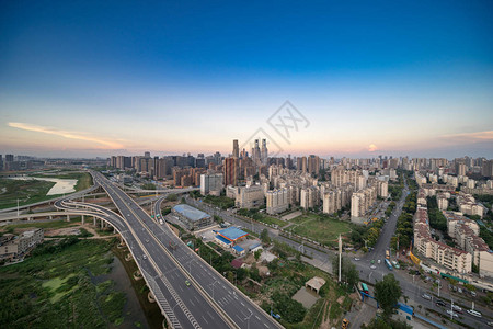 上海立交桥交通高峰时间在上海背景