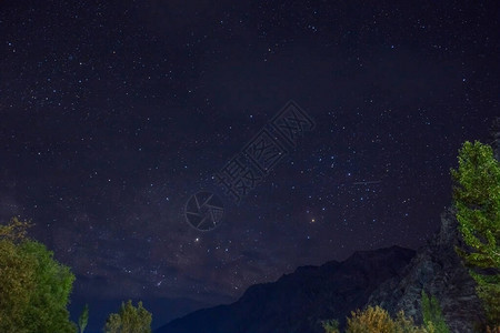 印度拉达克努布拉谷的星空图片
