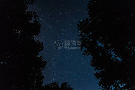 天空背景和夜晚银河的星图片