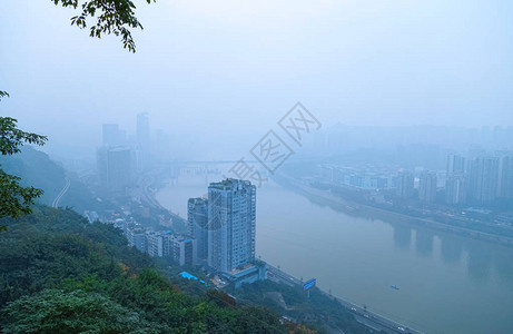 重庆江景河两岸高楼商业区风景城市景色山边的河图片