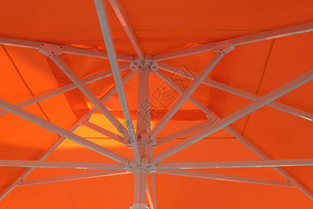 以色列北部地中海沿岸公园里的一把雨伞背景图片