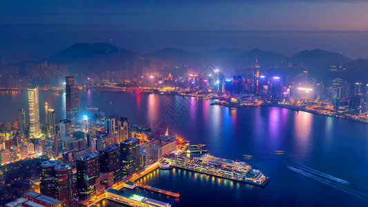 香港市的天际线与维多利亚港观景从最上图片