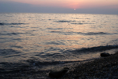 日落在海面美丽图片