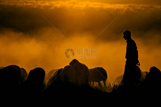 日落和牧羊人红黑自然背图片
