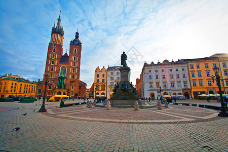 波兰克拉科夫主广场和圣图片