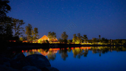 加拿大湖的夜景图片
