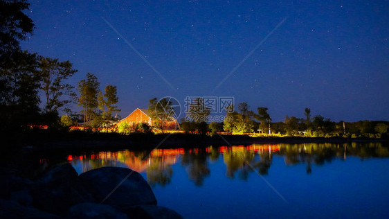 加拿大湖的夜景图片