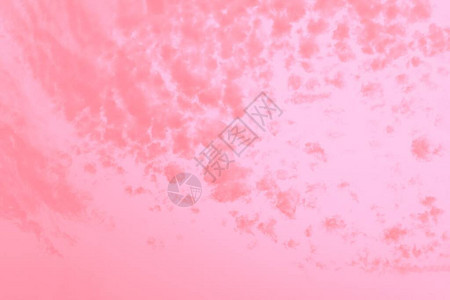 淡粉色天空背景中的云团粉红色云图片