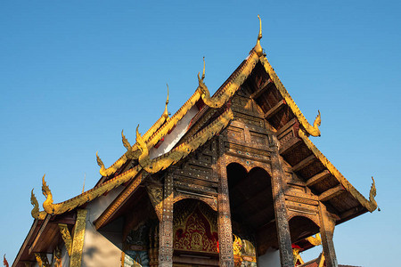 泰国佛教寺庙的建筑装饰和建造修道院图片